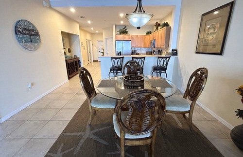 Clearwater Beach Condominio | Frente al lujo- Decoración tropical -3 hab / 2bth-1824 pies cuadrados con TV LCD.