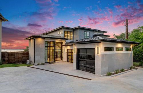 Horseshoe Bay Casa | Luxury waterfront Villa Heated pool and sauna