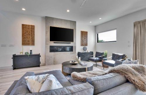 Horseshoe Bay Casa | Luxury waterfront Villa Heated pool and sauna
