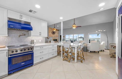 Sanders Casa | Luxury Waterfront Pool Home-5BD/5BA