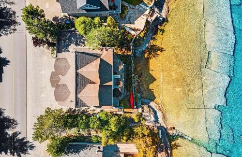 Lion's Head Casa | Luxury Waterfront Oasis W Hot Tub