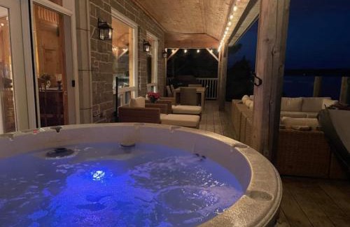 Lion's Head Casa | Luxury Waterfront Oasis W Hot Tub