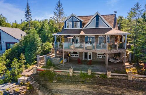 Lion's Head Casa | Luxury Waterfront Oasis W Hot Tub