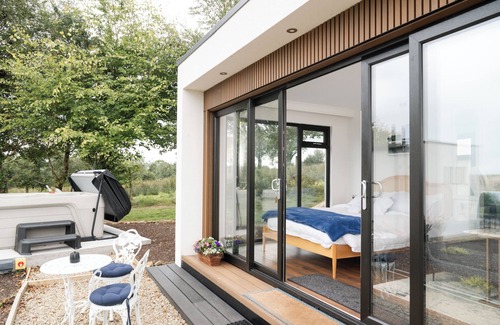 Enniskillen Cabina | Luxury Waterfront Self-Catering Cabins