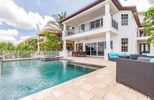 Apollo Beach Casa | Luxury Waterfront Paradise in Apollo Beach