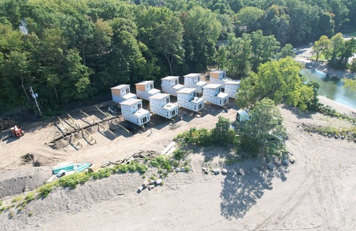 Silver Creek Complejo | Luxury Waterfront Resort with private beach cabana, sauna, spa and more.