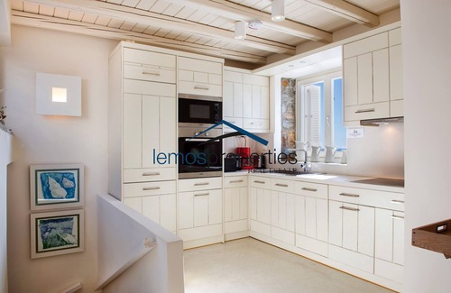 Kea Villa | Villa de lujo frente al mar con una piscina y acceso directo al mar