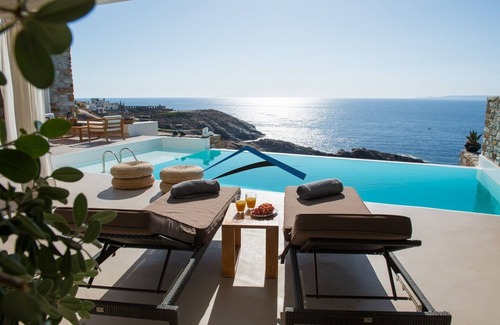 Kea Villa | Villa de lujo frente al mar con una piscina y acceso directo al mar