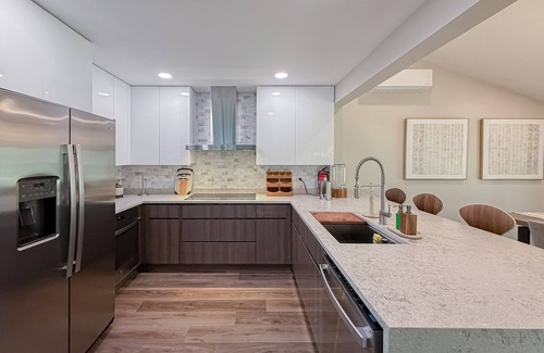 East Stroudsburg Casa | Luxury Wellness Estate. Private SPA, Pool, Sauna & Cinema.