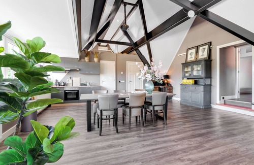 Reutum Apartamento | Spacious luxury apartment with rural views