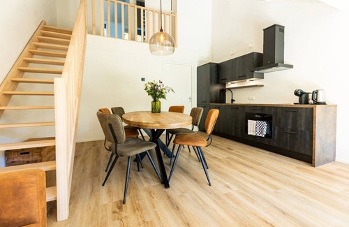 Norg Casa | Luxury wellness bungalow for 6 people with private sauna and whirlpool overlooking the forest.