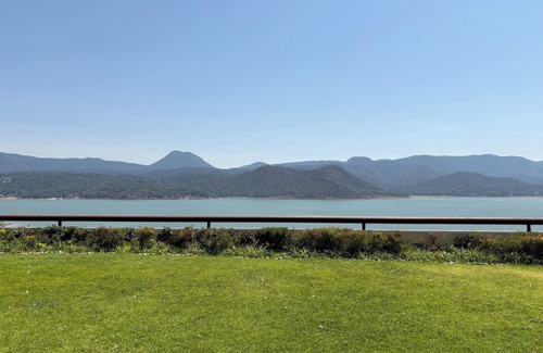 El Santuario Casa | Lujo con Vista al Lago, Alberca, Jacuzzi y Gym