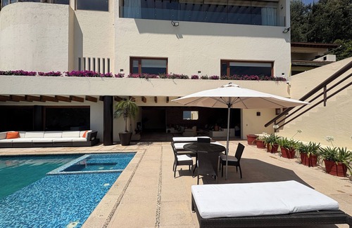 El Santuario Casa | Lujo con Vista al Lago, Alberca, Jacuzzi y Gym