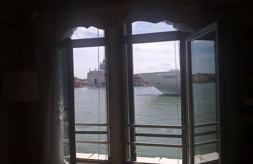 Dorsoduro Apartamento | Lujo Zattere Water Front Apartamento con excelentes vistas.