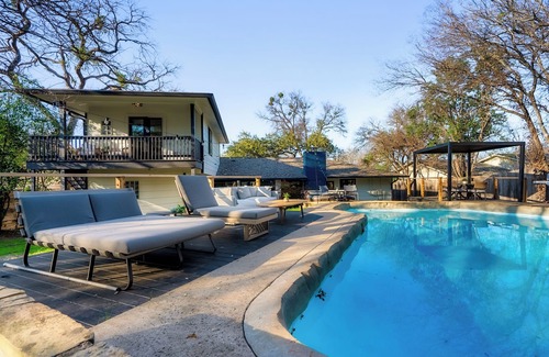 Barton Hills Casa | Luxury Zilker Home Pool Hot Tub Kitchen