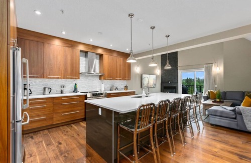 Canmore Apartamento | PRESENTACIÓN DE LA TUB CALIENTE PRIVADA + 2500 SQ FT DE VIVIR