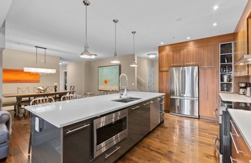 Canmore Apartamento | PRESENTACIÓN DE LA TUB CALIENTE PRIVADA + 2500 SQ FT DE VIVIR