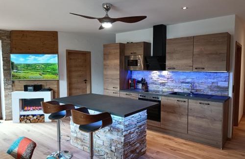Schalkenmehren Apartamento | Luxus Ferienwohnung Chalet Seenähe