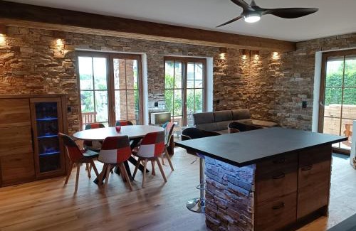 Schalkenmehren Apartamento | Luxus Ferienwohnung Chalet Seenähe
