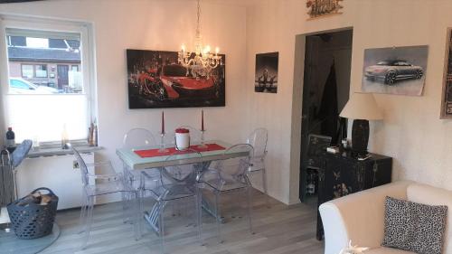 Travemuende Casa | Luxusferienhaus, stylisch, modern, schick mit Garten, Kamin und 2 Schlafzimmern, 3 WC