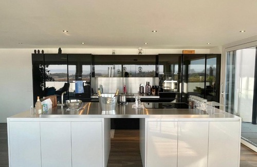 Gummenen Apartamento | Luxusloft mit warmem Outdoor Whirlpool
