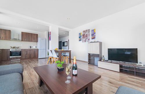 Novaky Apartamento | Luxusný, plne zariadený, súkromný apartmán s klimatizáciou neďaleko historického kúpeľného mesta Bojnice
