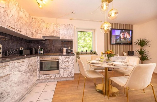 Biberach an der Riss Apartamento | Luxx Home BC, Zentral - für 4 Personen-balkon-parken-voll Ausgestattete Küche