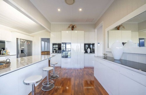 West End Casa | Luxxe West End 5B3B + Parking+HomePod Music System
