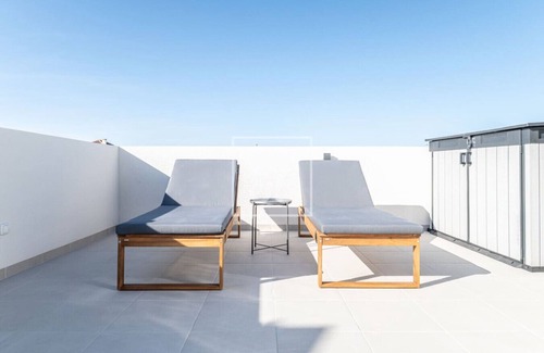 Quesada Apartamento | Luz de la Mata penthouse Golf sea lake views by OYOOSTAYS