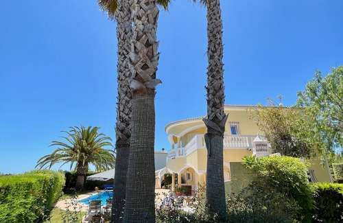 Praia da Luz Villa | LAGOS, LUZ - 10 x 5M, opción de calor de piscina, AIRE ACONDICIONADO / CALEFACCIÓN, WIFI GRATUITO, TV SAT