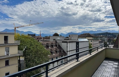 Lucerne Apartamento | Luzern Apartment: Balcony, City Views & Netflix
