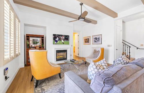 La Quinta Casa | LV314 Stylish 3BR-4BA Legacy Villas Townhome