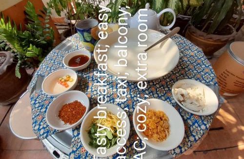 Khlong Tan Nuea Apartamento | Lychee Room w balcony Near AirportTrain BTS Sukhumvit 2min walk 7-11