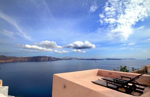 Oia Villa | Lydia's House, villa de lujo con piscina cubierta climatizada y vistas a la caldera
