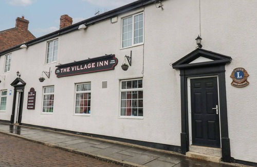 Seaham Cabaña | LYNDASFARNE ROOM, pet friendly in Murton, County Durham