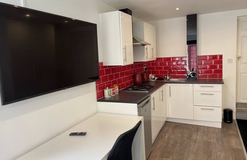 Ascot Hotel | Lyndricks House