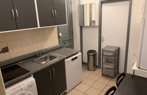 Moliere Vauban Apartamento | Lyon 6e apartments located 2 minutes from the Halles de Bocuse and La Pardieu.