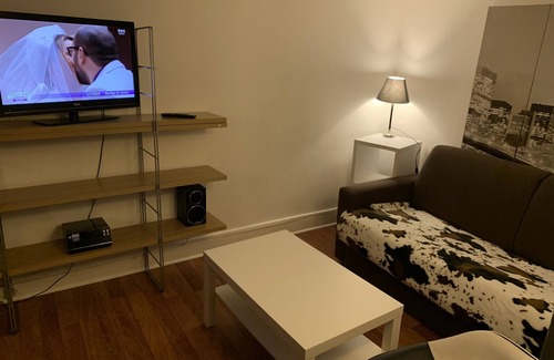 Moliere Vauban Apartamento | Lyon 6e apartments located 2 minutes from the Halles de Bocuse and La Pardieu.
