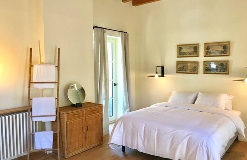 Vernay Casa | Lyon Country House - Tour de Garde