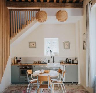 Vernay Casa | Lyon Country House - Suites & Tour de Garde