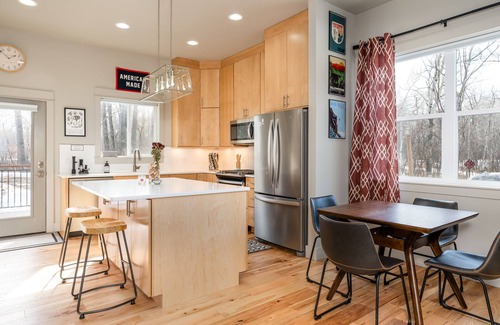 Four Corners Casa | Lyons Depot - Gallatin River Trail Access And Close to Bozeman Hot Springs.