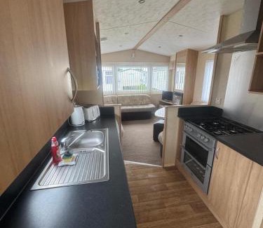 Kinmel Bay Chalet De Esquí | Lyons Oakfields Towyn 3 bedroom pet friendly