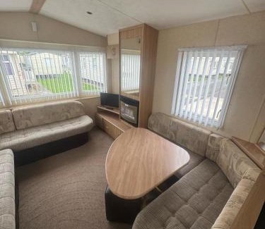 Kinmel Bay Chalet De Esquí | Lyons Oakfields Towyn 3 bedroom pet friendly