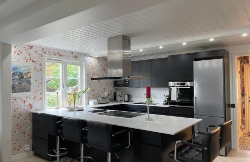 Uddevalla Casa | Lyxig Villalägenhet i centrala Uddevalla - Spabad