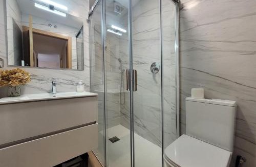 Los Corrales de Buelna Apartamento | Mély Apartment