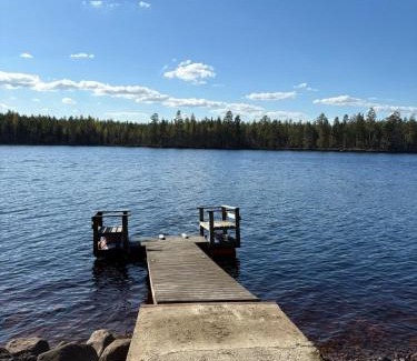 Sonkajarvi Chalet De Esquí | Mökki järvenrannalla