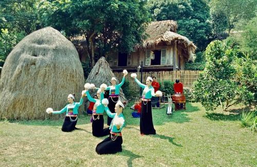 Hoa Binh Casa | Mường Retreat Hòa Bình Rose room trong Bảo tàng Nghệ thuật
