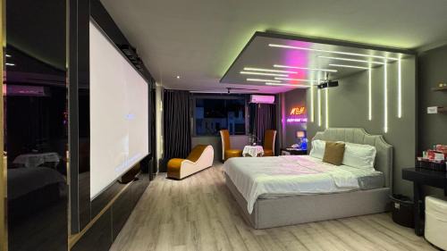 District 4 Hotel | M&H Cinema