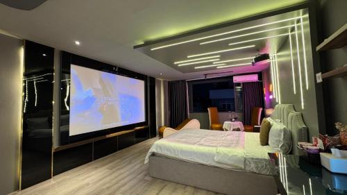 District 4 Hotel | M&H Cinema