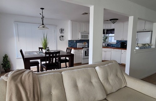 Flour Bluff Casa | M&K's Charming 3-bedroom house by the Bay in lovely Corpus Christi with AC, WiFi